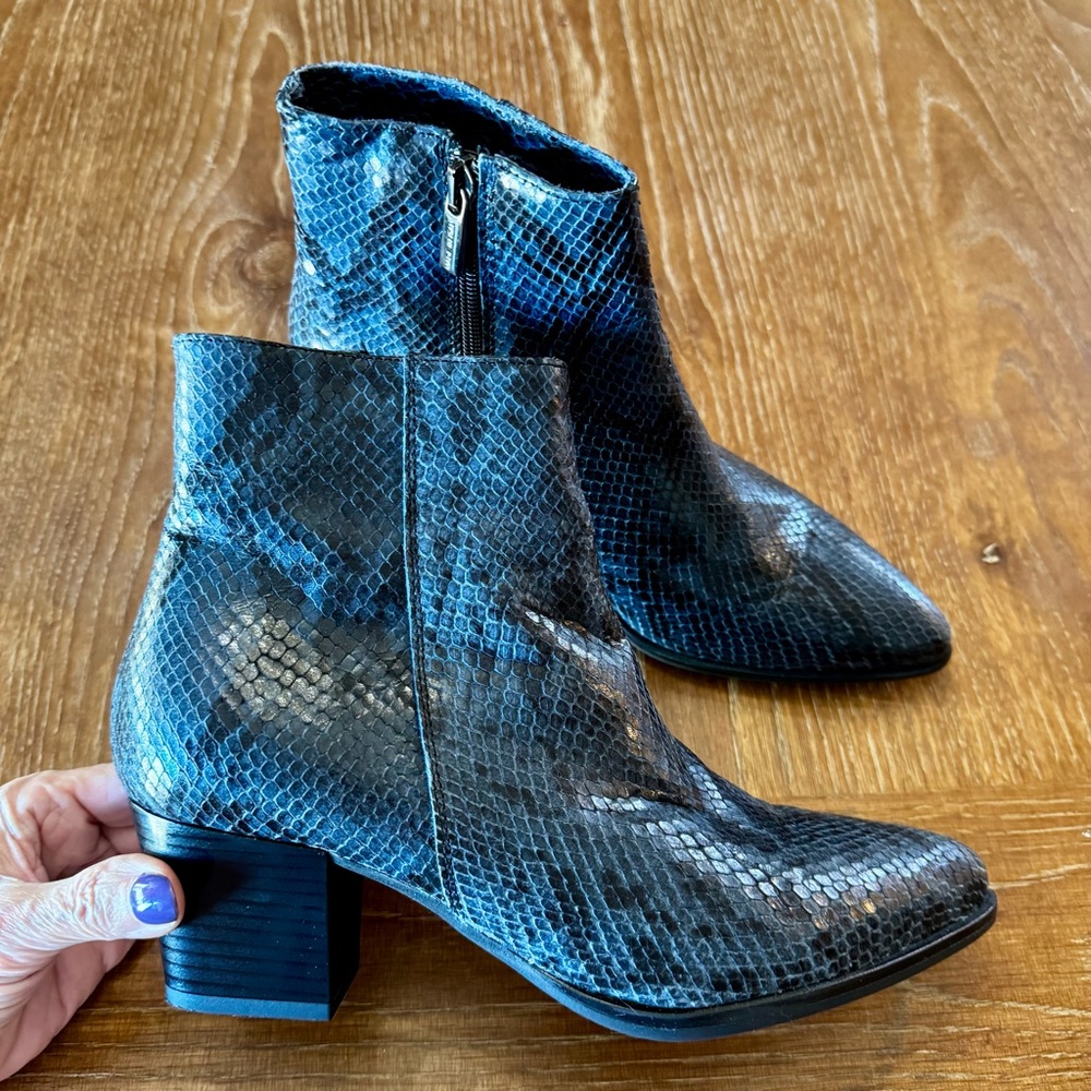 275 Central blue embossed snake leather ankle boots 38 - Picture 2 of 13